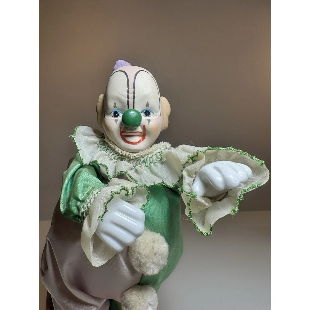 Victoria Ashlea Originals Benny Clown Music Box Plays Send In The Clowns